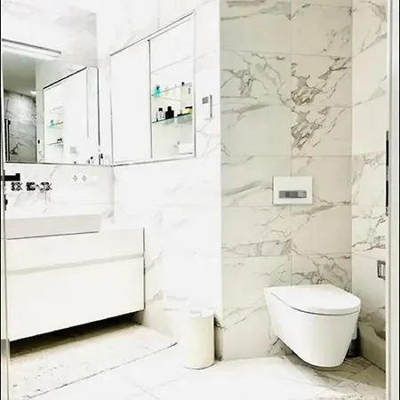 Grand Tower Apartment *