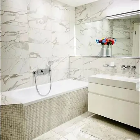 Grand Tower Apartment *